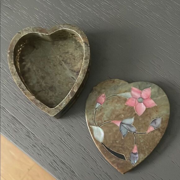 Heart-Shaped Floral Stone Trinket Box - Picture 2 of 7